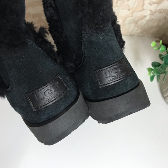 UGG women’s Sundance waterproof winter boots size 6 - Picture 6 of 7